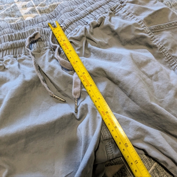 Joe Fresh ladies size 10 EUC grey cargo style capris - Picture 8 of 9